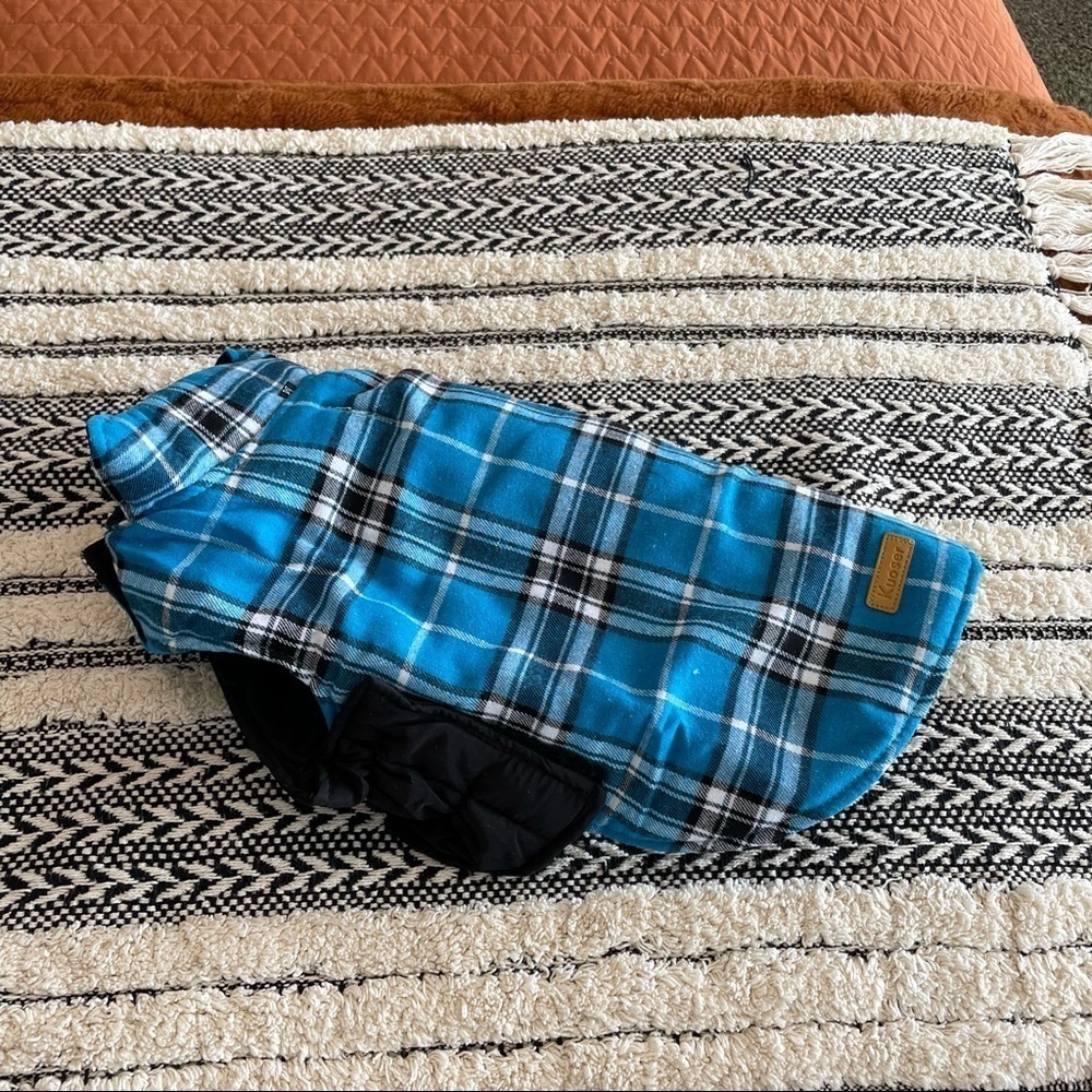 New in package Amazon reversible dog vest size medium blue flannel/ black puffer